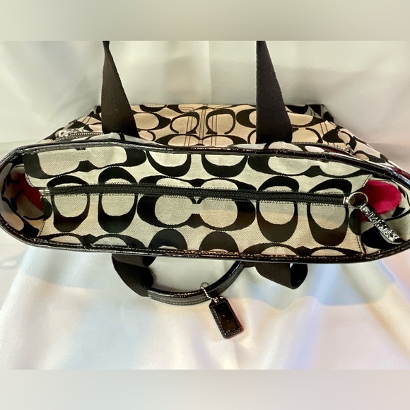 Authentic Coach diaper bag, black and gray with hot pink interior lining - Picture 13 of 16